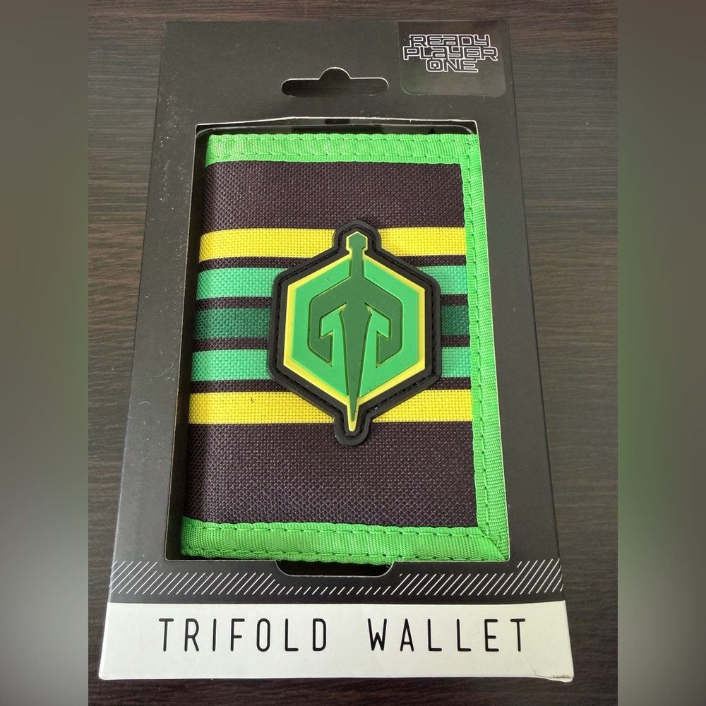 Ready Player One. Bioworld Monochrome Wallet with Chain Attachment